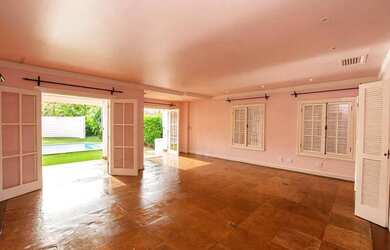 Imagem: A casa em condomínio possui 5 Dormitórios, 5 Banheiros, 5