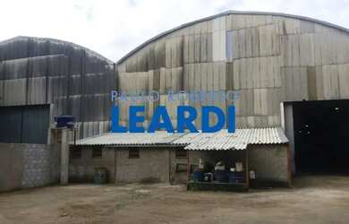 Imagem: O depósito possui 2500m² de Área e está localizado em Una