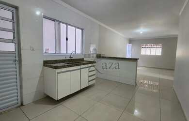 Imagem: A casa possui 5 Dormitórios, 4 Banheiros, 5 Vagas na garagem