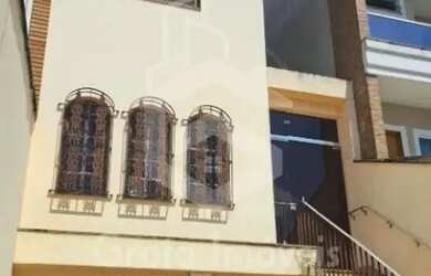 Imagem: A casa possui 3 Dormitórios, 3 Banheiros, 3 Vagas na garagem