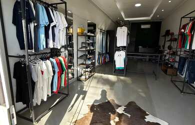 Imagem: O depósito possui 2 Vagas na garagem, 100m² de Área e está