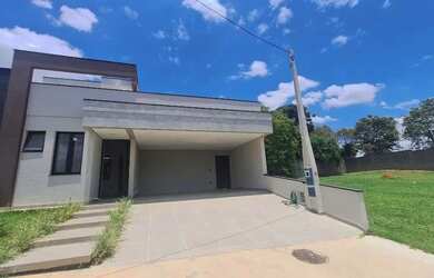 Imagem: A casa em condomínio possui 3 Dormitórios, 3 Banheiros, 4