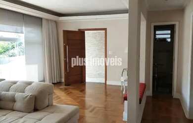 Imagem: A casa possui 3 Dormitórios, 3 Banheiros, 5 Vagas na garagem