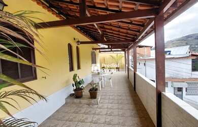 Imagem: A casa possui 2 Dormitórios, 2 Banheiros, 90m² de Área e