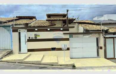 Imagem: A casa possui 3 Dormitórios, 3 Banheiros, 200m² de Área