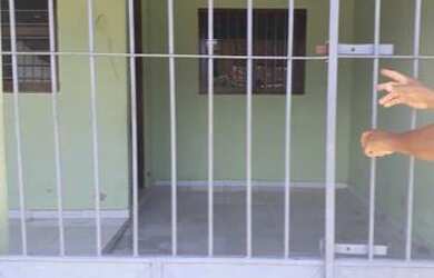 Imagem: A casa possui 2 Dormitórios, 1 Banheiro e 1 Vaga na garagem