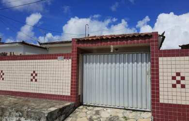 Imagem: A casa possui 3 Dormitórios, 2 Banheiros e 2 Vagas na garagem