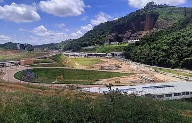 Imagem: O terreno possui 383m² de Área e está localizado em Salvaterra