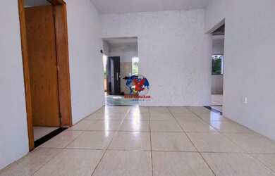 Imagem: A casa possui 3 Dormitórios, 2 Banheiros, 2 Vagas na garagem