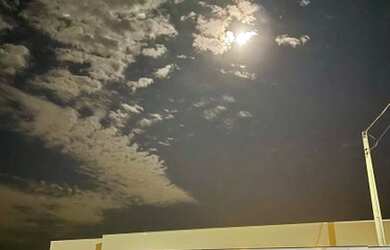 Imagem: A casa possui 3 Dormitórios, 3 Banheiros, 4 Vagas na garagem