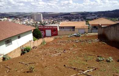 Imagem: O terreno possui 384m² de Área e está localizado em Siqueira