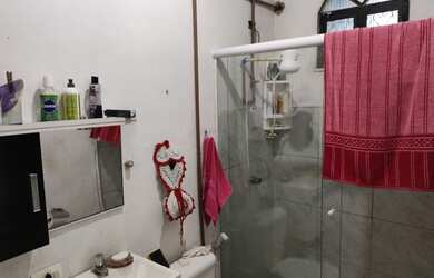 Imagem: A casa possui 2 Dormitórios, 2 Banheiros, 120m² de Área