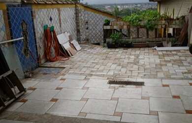 Imagem 8: Vende-se casa Guarujá. Churrasqueira, Varanda, 3 Vagas na garageme5 Dormitórios