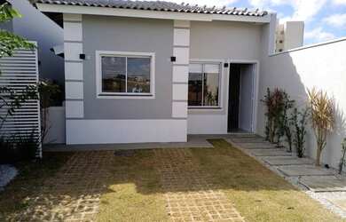 Imagem: A casa possui 2 Dormitórios, 2 Banheiros, 2 Vagas na garagem