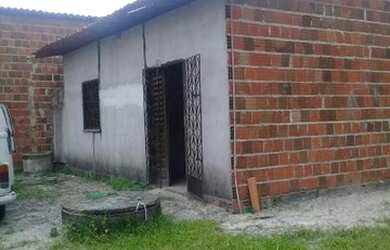 Imagem: A casa possui 2 Dormitórios, 2 Banheiros, 3 Vagas na garagem