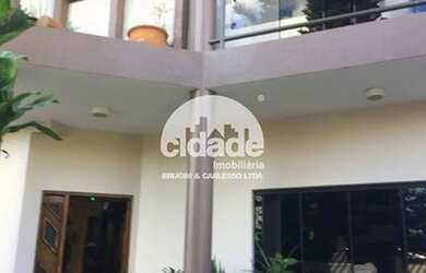 Imagem: A casa possui 2 Dormitórios, 4 Banheiros, 4 Vagas na garagem