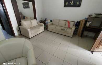 Imagem: A casa possui 3 Dormitórios, 2 Banheiros, 4 Vagas na garagem