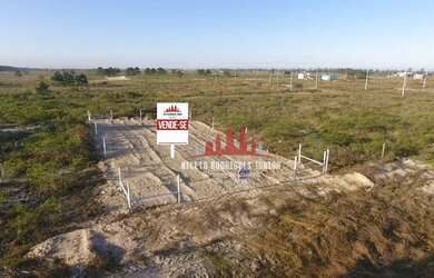 Imagem: O terreno possui 300m² de Área e está localizado em Balneário