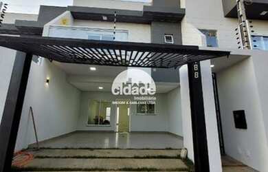 Imagem: A casa possui 2 Dormitórios, 2 Banheiros, 2 Vagas na garagem