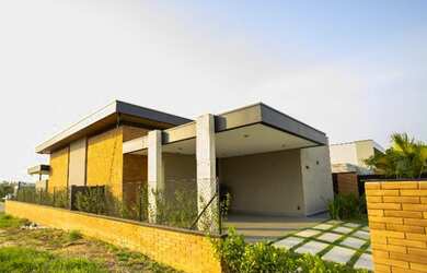 Imagem: A casa em condomínio possui 2 Dormitórios, 3 Banheiros, 2