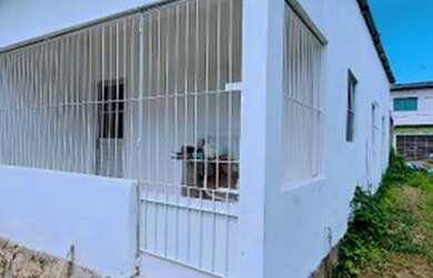 Imagem: A casa possui 3 Dormitórios, 2 Banheiros e 800m² de Área