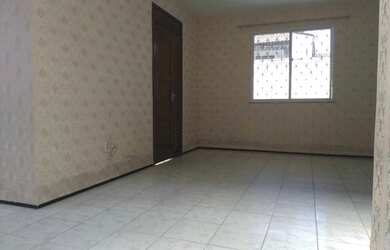 Imagem: A casa possui 3 Dormitórios, 2 Banheiros, 1 Vaga na garagem