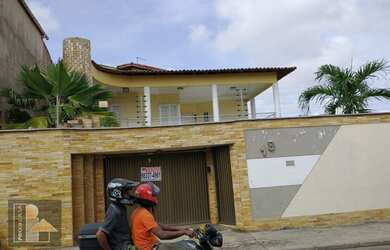 Imagem: A casa possui 5 Dormitórios, 5 Banheiros, 5 Vagas na garagem