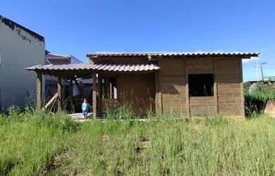 Imagem: A casa possui 2 Dormitórios, 48m² de Área e está localizado