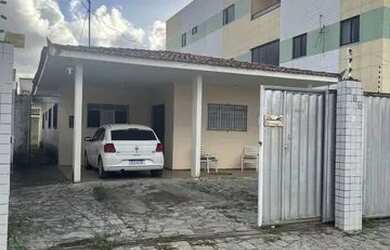 Imagem: A casa possui 4 Dormitórios, 4 Banheiros e 3 Vagas na garagem
