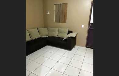 Imagem: A casa possui 1 Dormitório, 1 Banheiro e está localizado