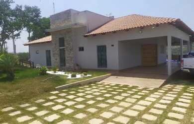 Imagem: A casa em condomínio possui 3 Dormitórios, 3 Banheiros, 5