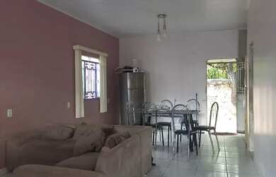 Imagem: A casa possui 2 Dormitórios, 1 Banheiro, 1 Vaga na garagem