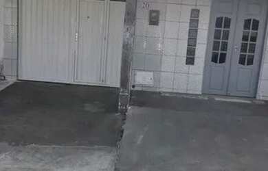 Imagem: A casa possui 2 Dormitórios, 2 Banheiros, 1 Vaga na garagem