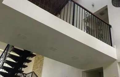 Imagem: A casa em condomínio possui 4 Dormitórios, 1 Banheiro, 3 Vagas