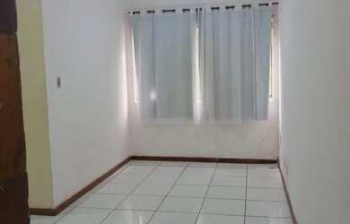 Imagem: A casa possui 2 Dormitórios, 1 Banheiro, 1 Vaga na garagem