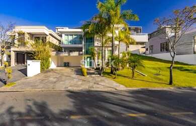 Imagem: A casa em condomínio possui 5 Dormitórios, 5 Banheiros, 4