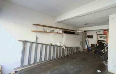 Imagem: A casa possui 3 Dormitórios, 1 Banheiro, 1 Vaga na garagem