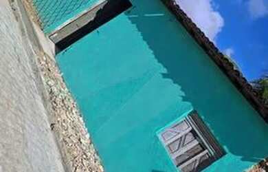 Imagem: A casa possui 2 Dormitórios, 1 Banheiro, 2 Vagas na garagem