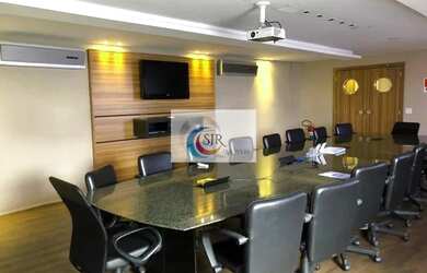 Imagem: O depósito possui 5 Vagas na garagem e 560m² de Área e está