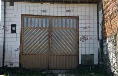 Imagem: A casa possui 2 Dormitórios, 1 Banheiro, 1 Vaga na garagem
