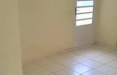 Imagem: A casa possui 2 Dormitórios, 1 Banheiro e 3 Vagas na garagem