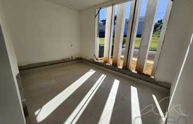 Imagem: A casa em condomínio possui 1 Dormitório, 2 Banheiros, 4 Vagas