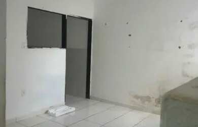 Imagem: A casa possui 3 Dormitórios, 2 Banheiros, 1 Vaga na garagem