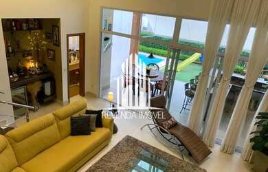 Imagem: A casa em condomínio possui 4 Dormitórios, 5 Banheiros, 4