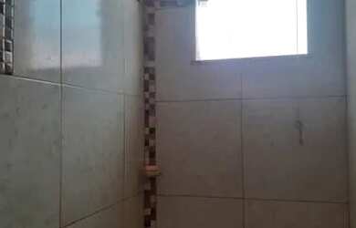 Imagem: A casa possui 3 Dormitórios, 2 Banheiros, 4 Vagas na garagem