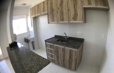 Imagem: O apartamento possui 2 Dormitórios, 1 Banheiro, 1 Vaga na garagem