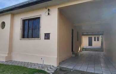 Imagem: A casa possui 2 Dormitórios, 1 Banheiro, 3 Vagas na garagem