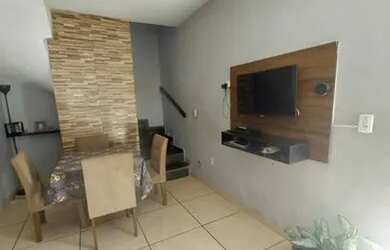 Imagem: A casa possui 2 Dormitórios, 1 Banheiro, 1 Vaga na garagem