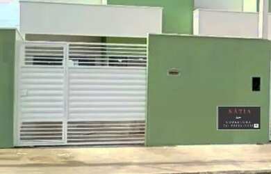 Imagem: A casa possui 2 Dormitórios, 2 Vagas na garagem e está localizado