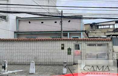 Imagem: A casa possui 3 Dormitórios, 1 Banheiro, 240m² de Área e